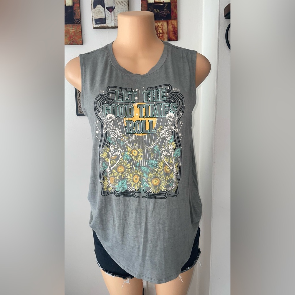 NEW WOUT HALLOWEEN TOP SLEEVELESS SIZE M NEVER WORN